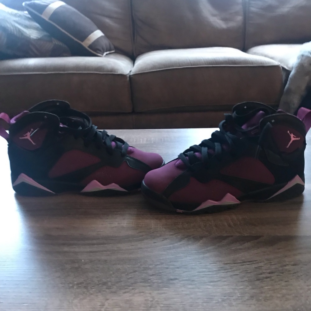 7 Y (Womens size 9) Air Jordan 7 Retro GG